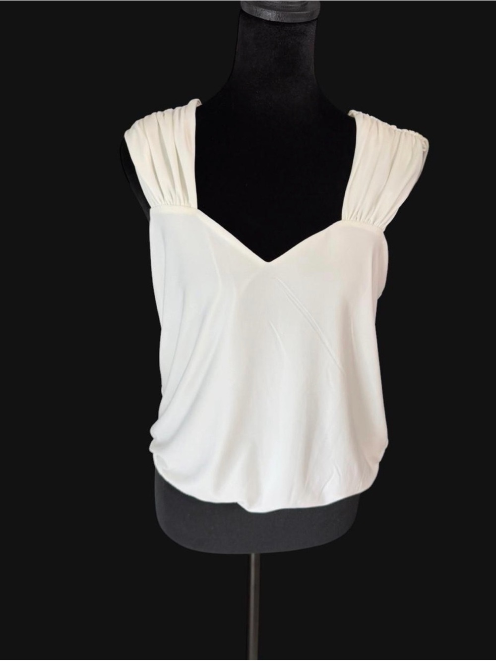 Express White Gathered Shoulder Sleeveless Blouse - Picture 2 of 7